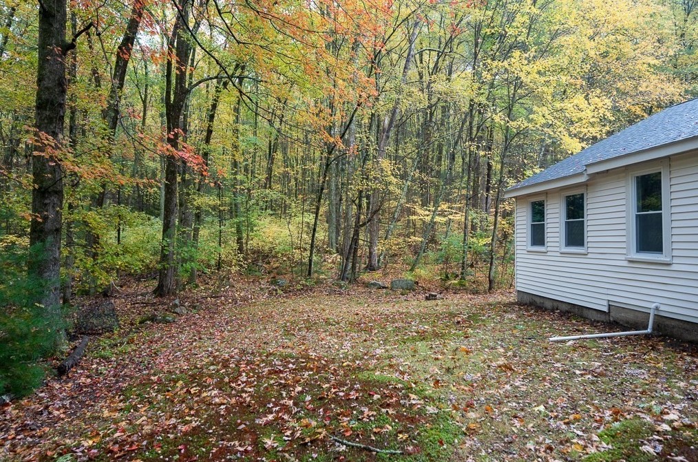 310 Douglas St, Uxbridge MA 01569-1111 exterior