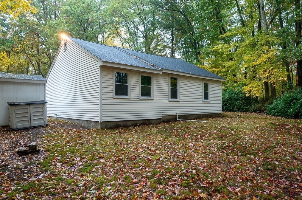 310 Douglas St, Uxbridge MA 01569-1111 exterior