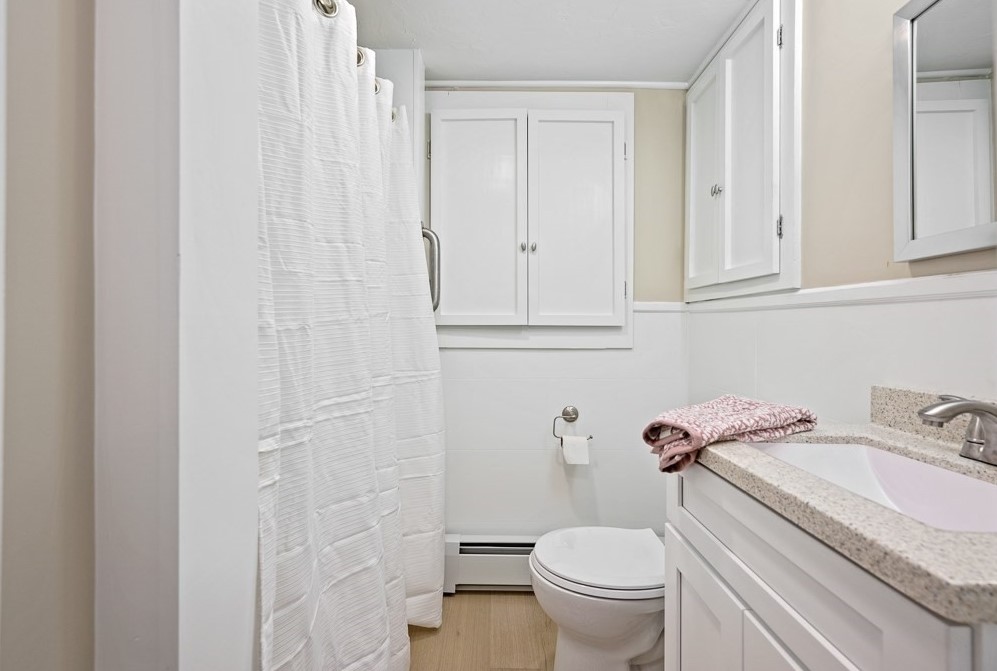 310 Douglas St, Uxbridge MA 01569-1111 exterior