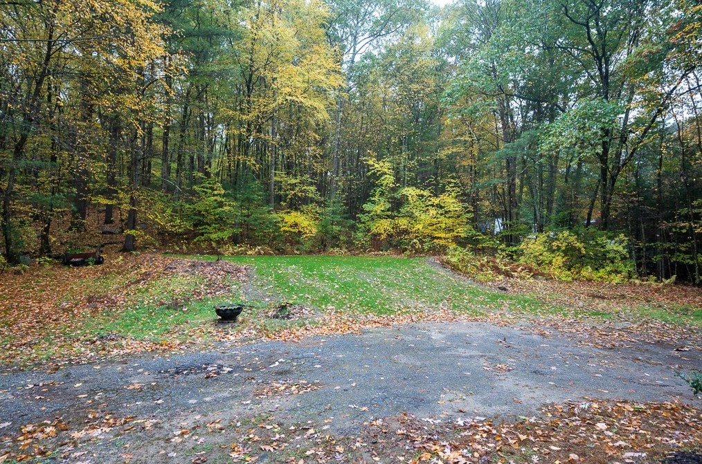 310 Douglas St, Uxbridge MA 01569-1111 exterior