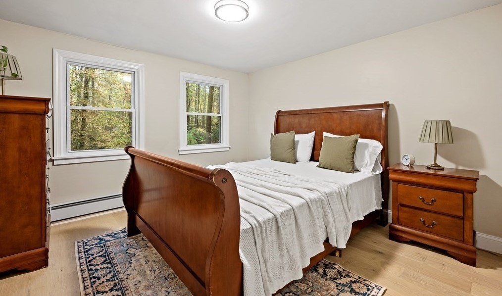 310 Douglas St, Uxbridge MA 01569-1111 exterior