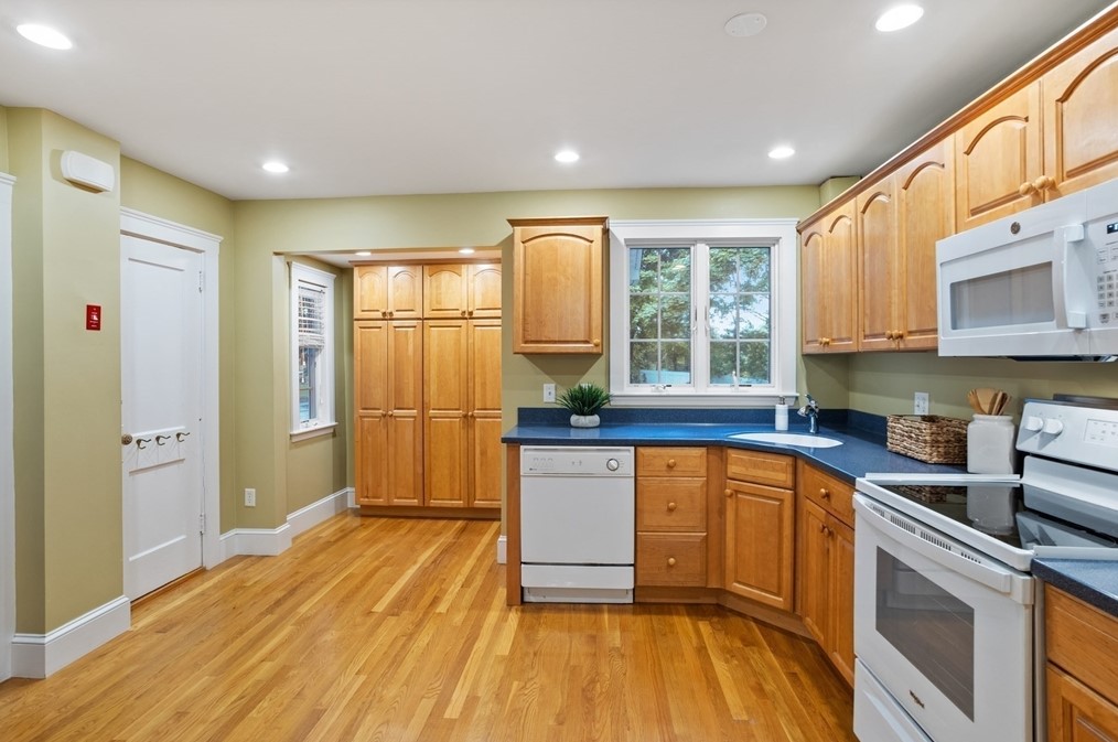 149 Rhinecliff St, Arlington MA 02476-7333 exterior