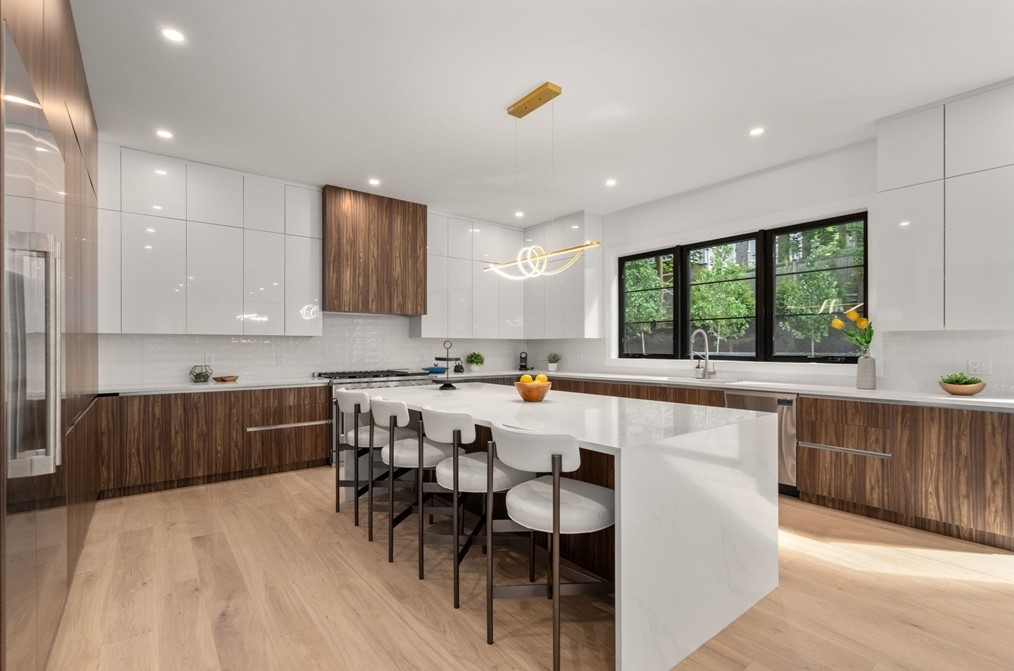 24 Newtonville Ave, Newton MA 02458-1828 exterior