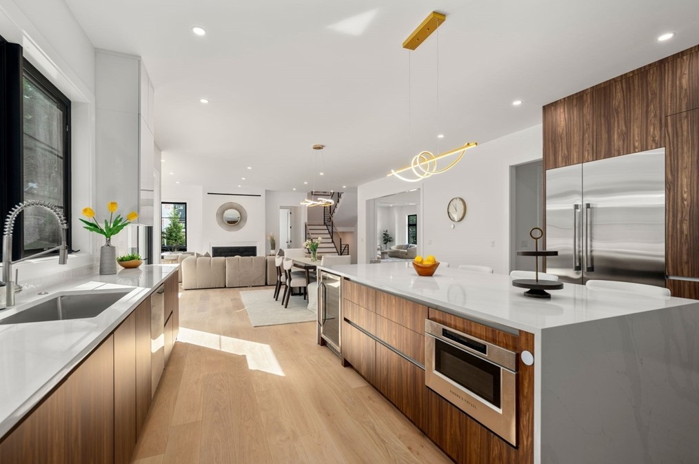 24 Newtonville Ave, Newton MA 02458-1828 exterior