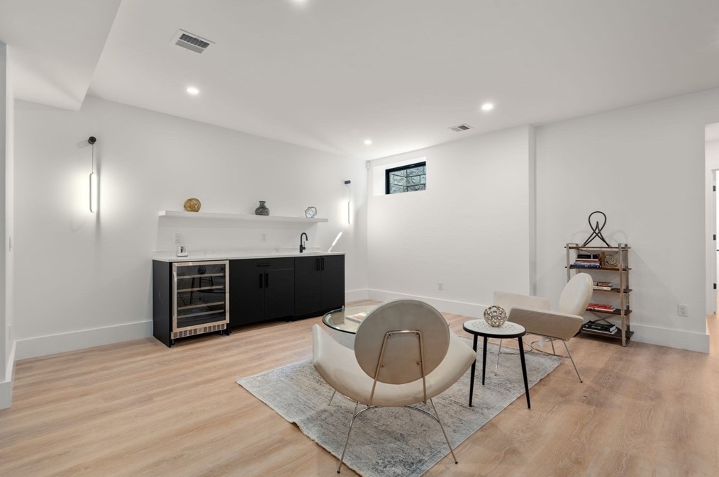 24 Newtonville Ave, Newton MA 02458-1828 exterior