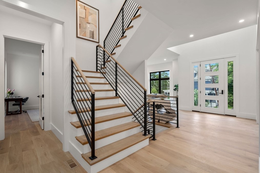 24 Newtonville Ave, Newton MA  02458-1939 exterior