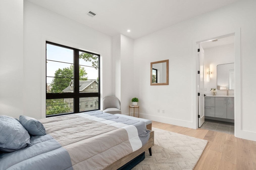 24 Newtonville Ave, Newton MA 02458-1828 exterior