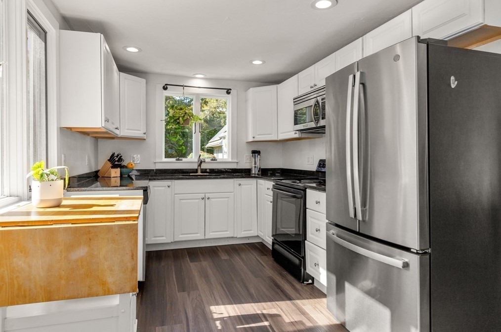 245 Center Hill Rd, Plymouth, MA 02360