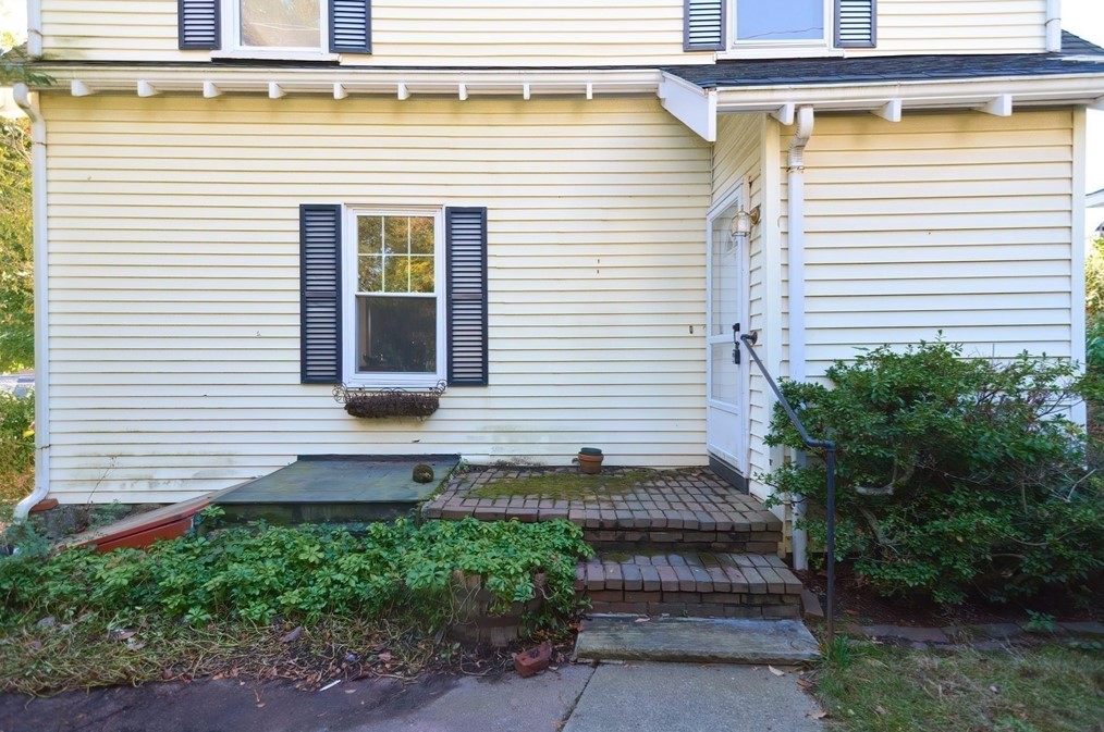 9 Phillips Cir, Swampscott MA 01907-2332 exterior