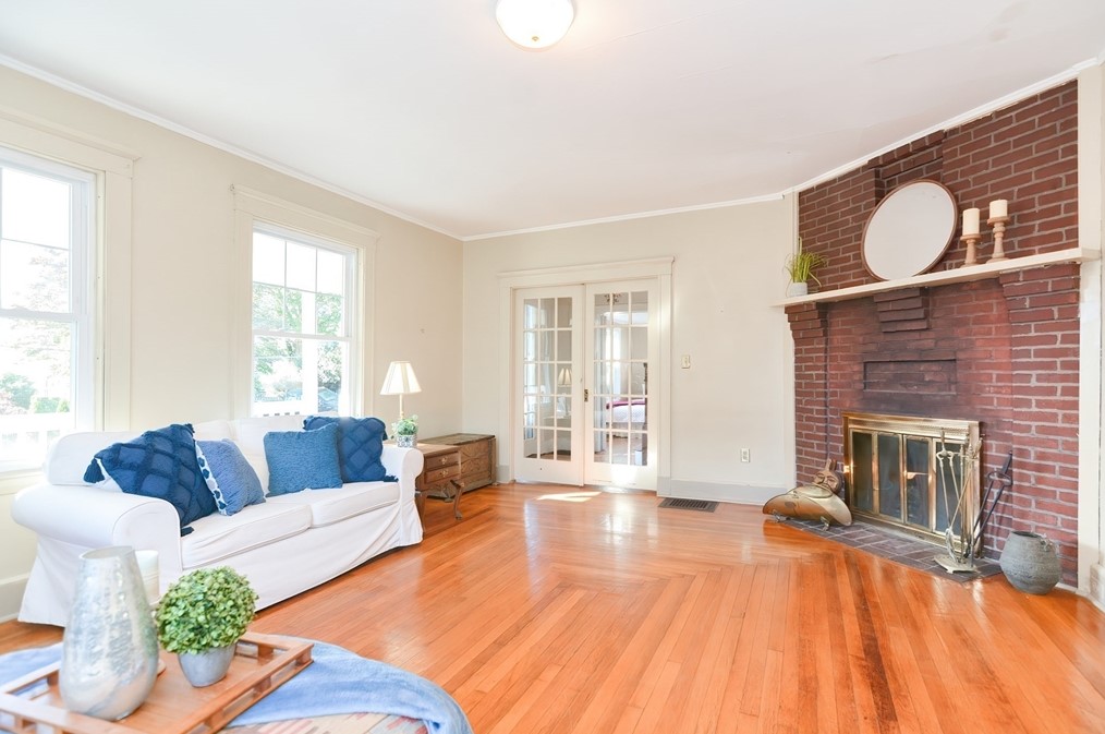 9 Phillips Cir, Swampscott MA 01907-2332 exterior