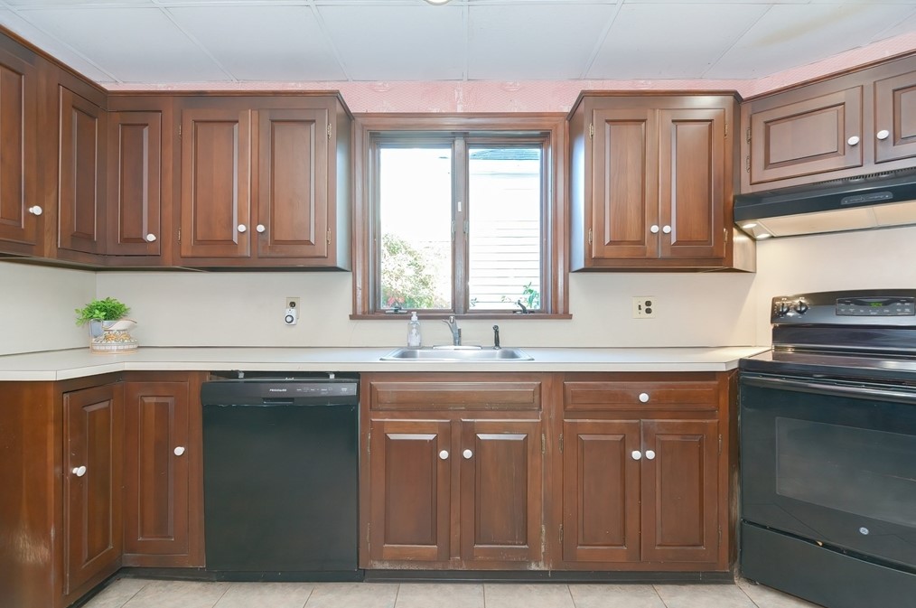 9 Phillips Cir, Swampscott MA 01907-2332 exterior