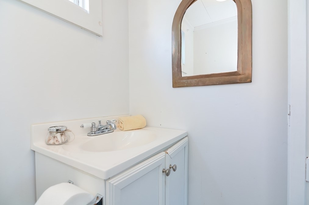 9 Phillips Cir, Swampscott MA 01907-2332 exterior