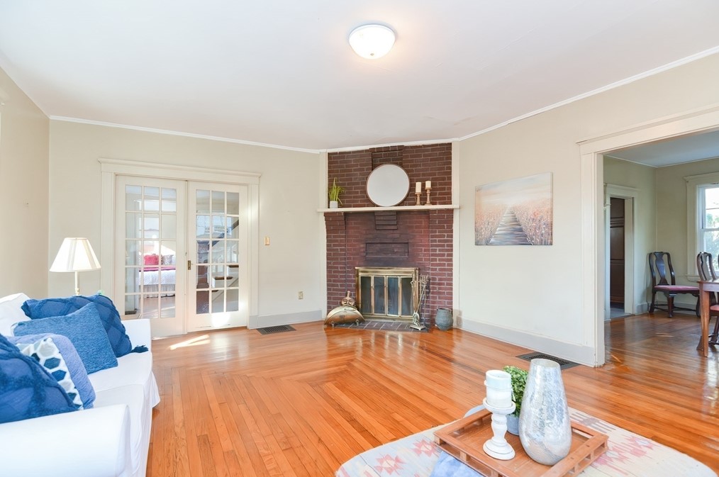 9 Phillips Cir, Swampscott MA 01907-2332 exterior