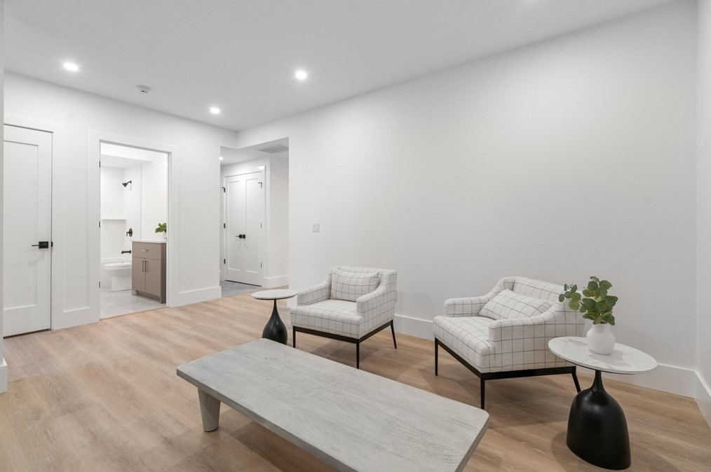 32 Newtonville Ave, Newton MA 02458-1851 exterior