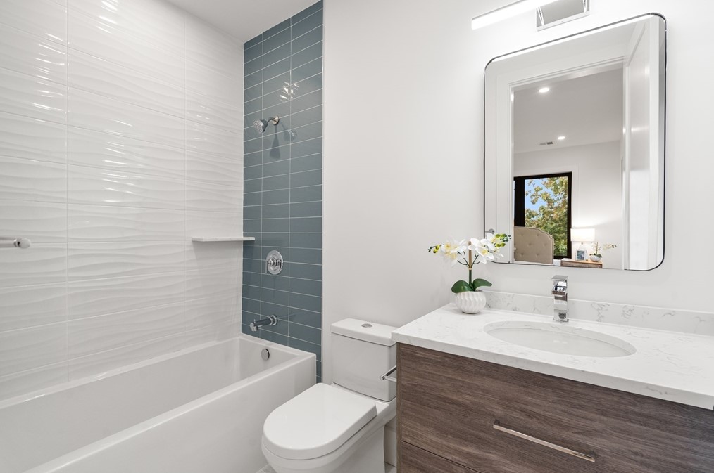 32 Newtonville Ave, Newton MA 02458-1851 exterior