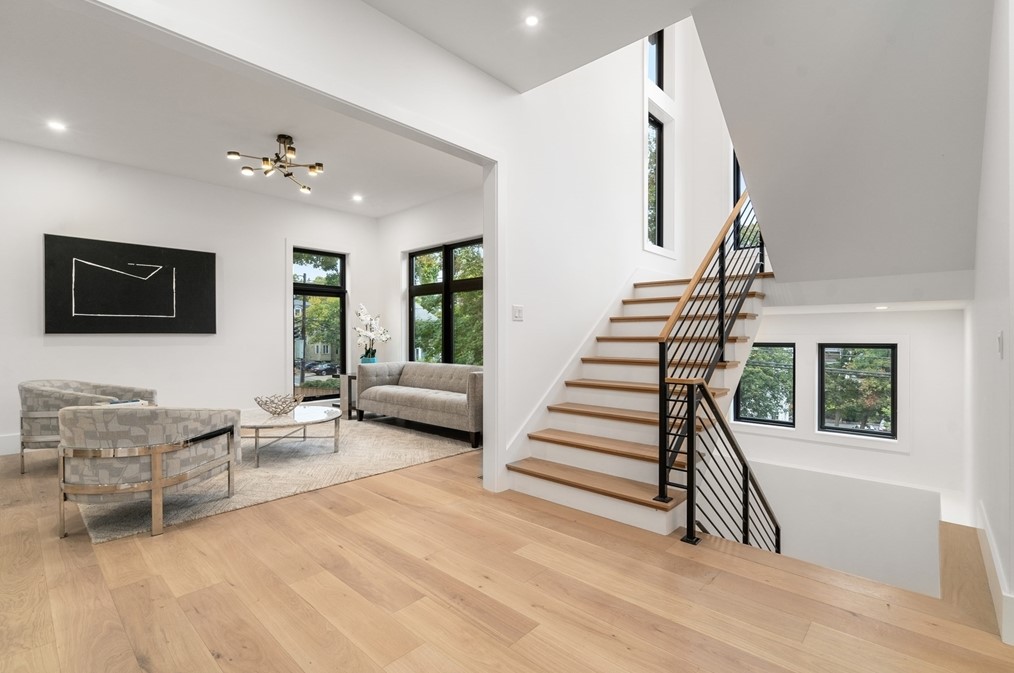 32 Newtonville Ave, Newton MA  02458-1995 exterior