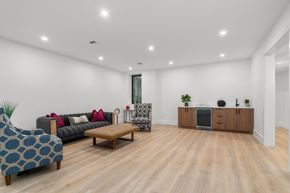 32 Newtonville Ave, Newton MA 02458-1851 exterior