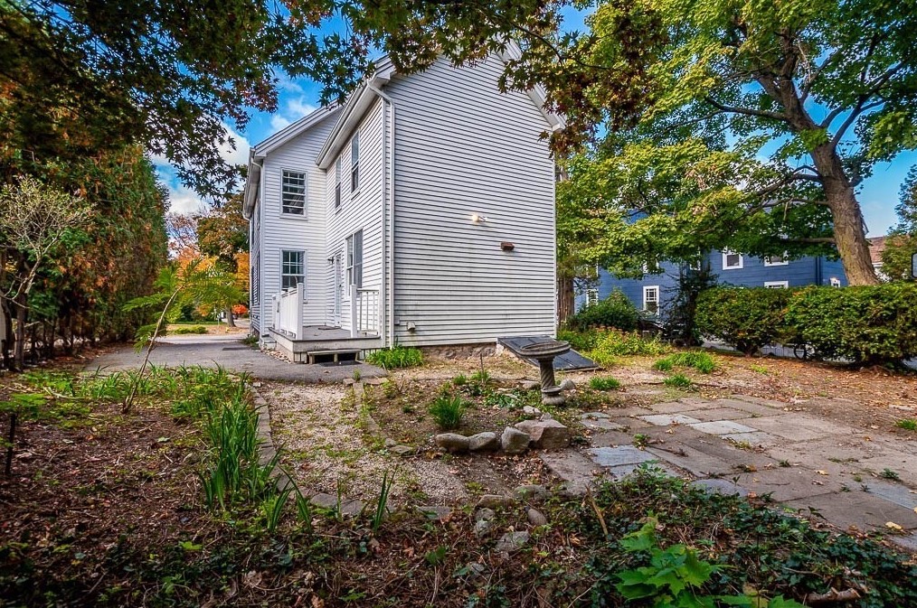 118 Mt Vernon St, Dedham MA 02026-3102 exterior