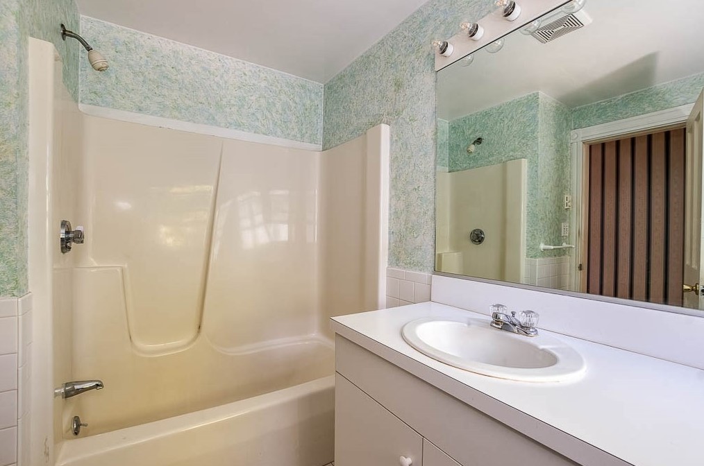 118 Mt Vernon St, Dedham MA 02026-3102 exterior