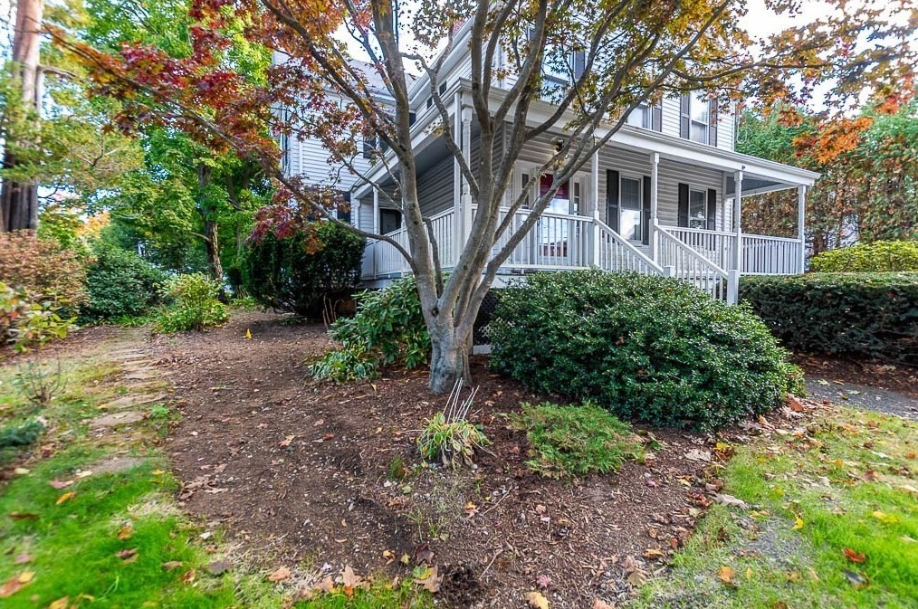 118 Mount Vernon St, Dedham, MA 02026 exterior