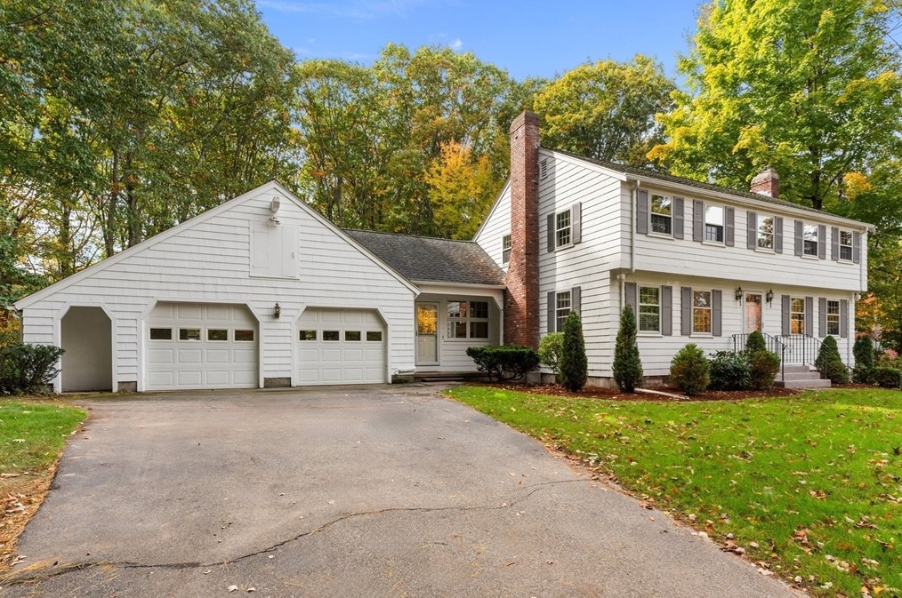 13 Conestoga Rd, Chelmsford, MA 01824