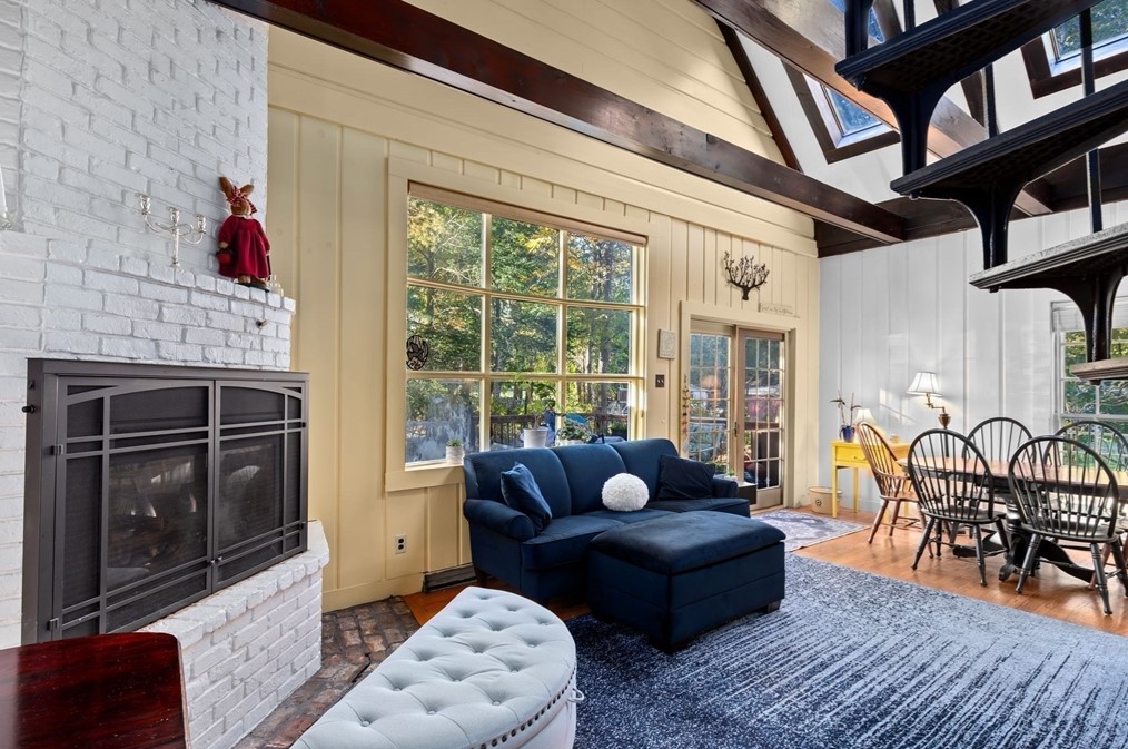 100 Old Oaken Bucket Rd, Hingham MA 02061-1330 exterior