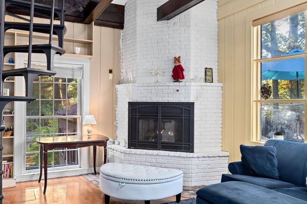 100 Old Oaken Bucket Rd, Hingham MA 02061-1330 exterior