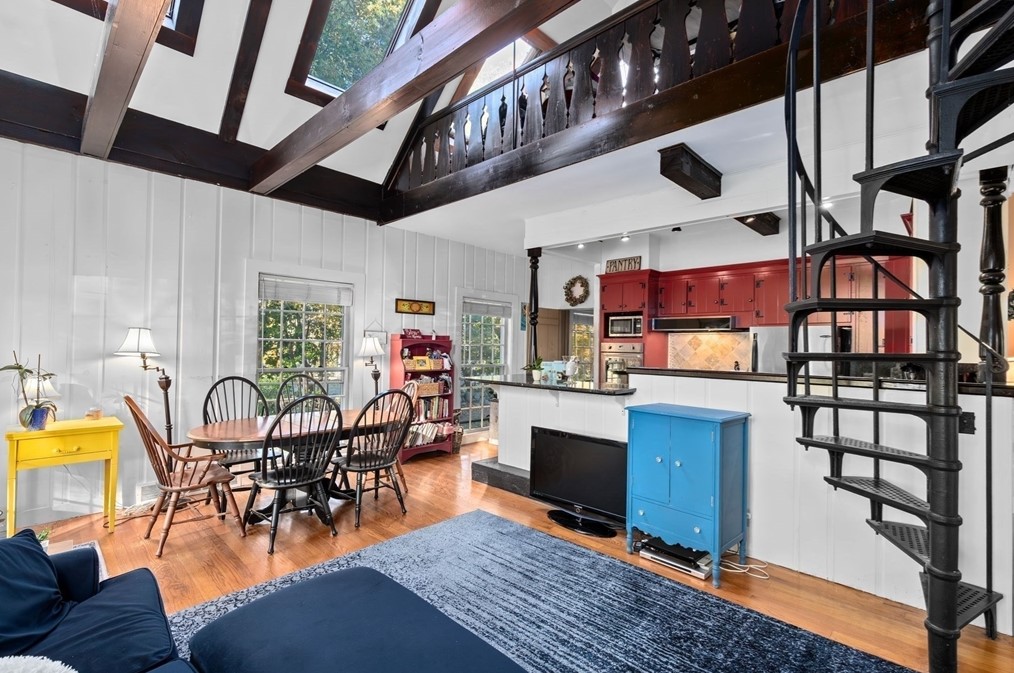 100 Old Oaken Bucket Rd, Hingham MA 02061-1330 exterior