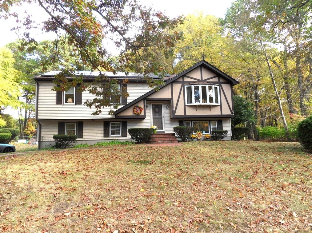 23 Gail Dr, Bellingham, MA 02019