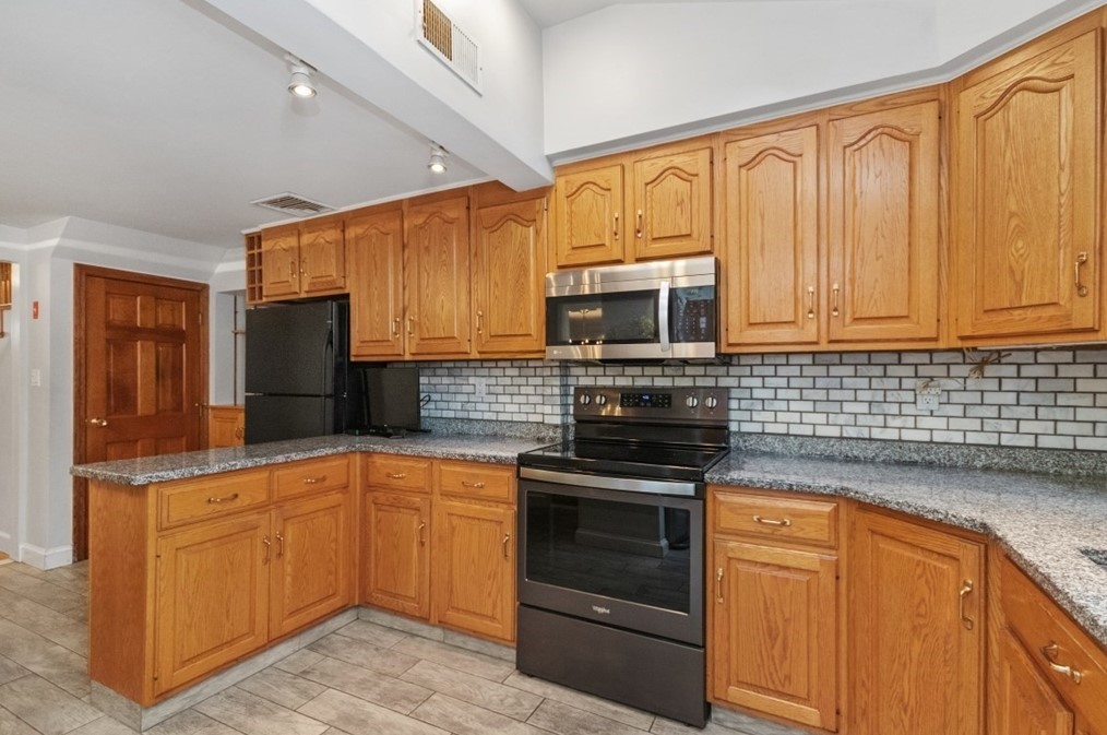 20 Village Rd, Newton, MA 02460