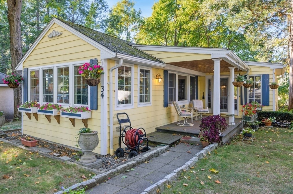 34 Waverly St, Stoneham, MA 02180