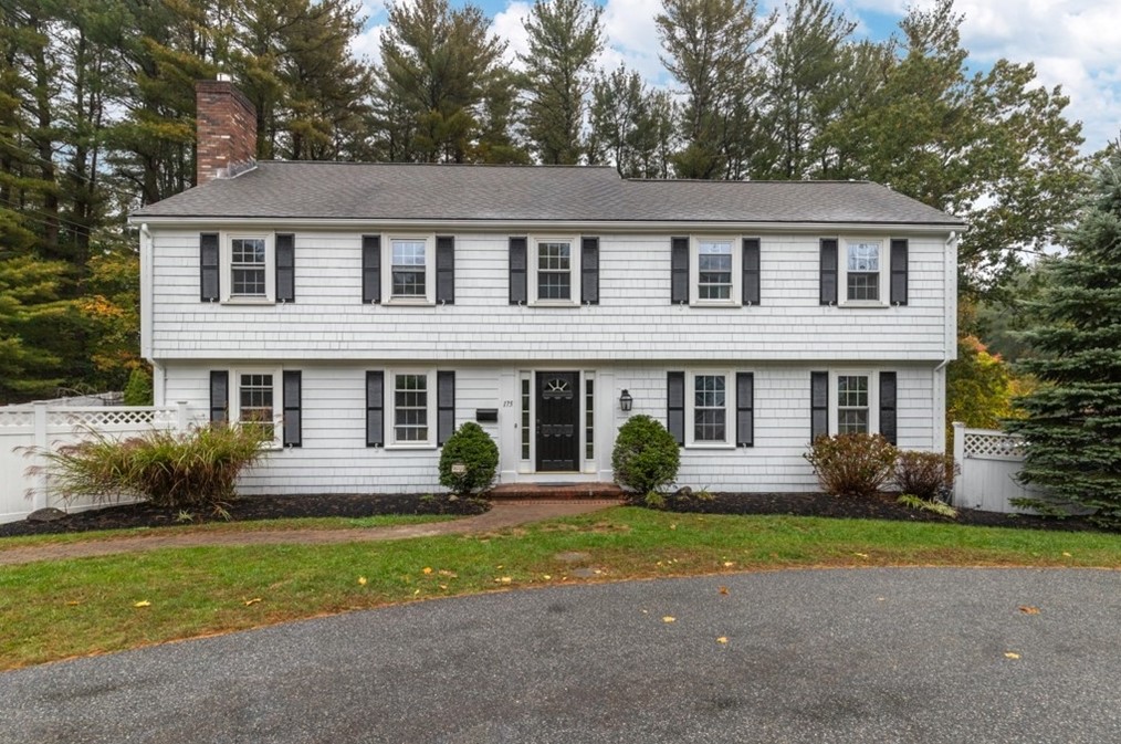 175 Lowell St, Lynnfield, MA 01940