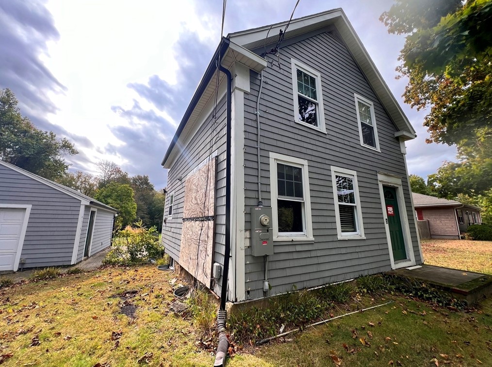 160 Russells Mills Rd, Dartmouth, MA 02748 exterior