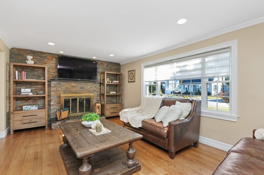 43 Stedman St, Quincy MA 02169-1222 exterior