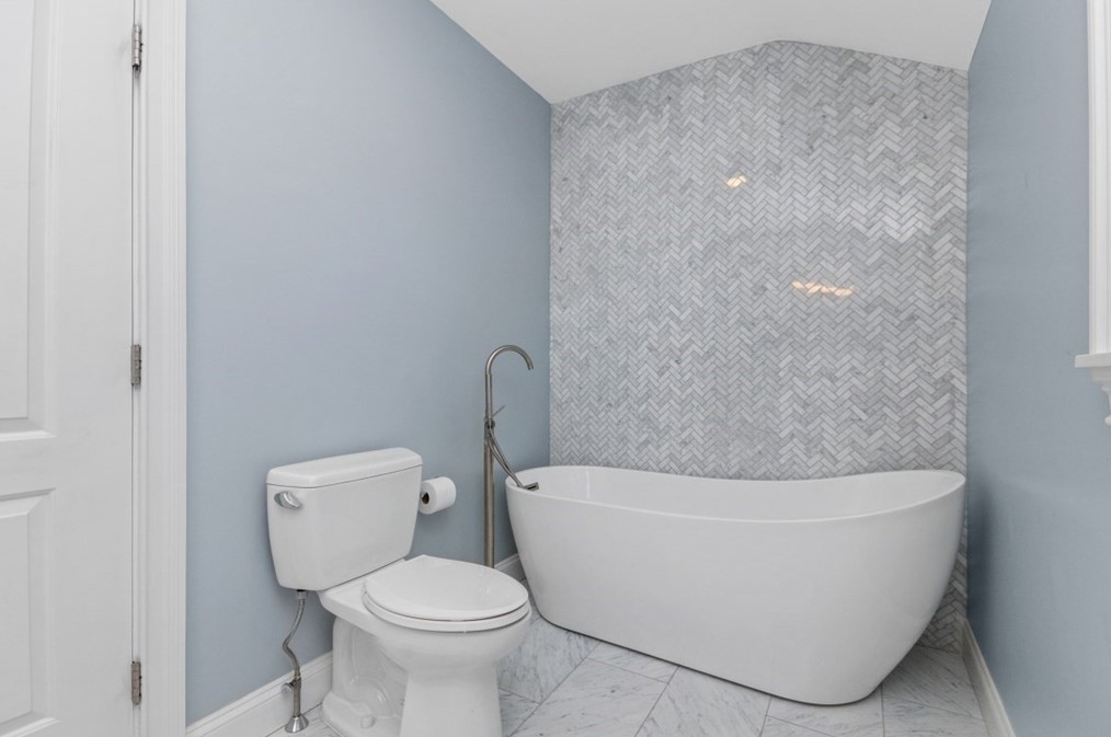 43 Stedman St, Quincy MA 02169-1222 exterior