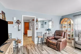 89 Pine Grove St, Springfield, MA 01119 - Photo 6
