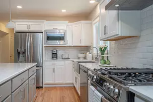 858 Pine St, Raynham, MA 02767 - Photo 8