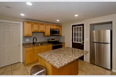 34 Temby St, Springfield, MA 01119 - Photo 2