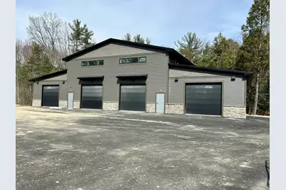 15 Oneil St, 2nd Floor Right, Easthampton, MA 01027 - Photo 1