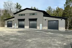 15 Oneil St 2nd Floor Right, Easthampton, MA 01027 - Photo 1