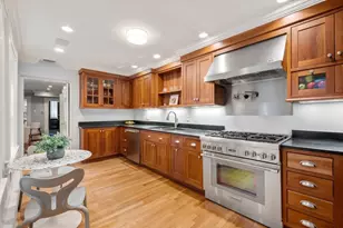 14 Pinckney St, Boston, MA 02114 - Photo 4