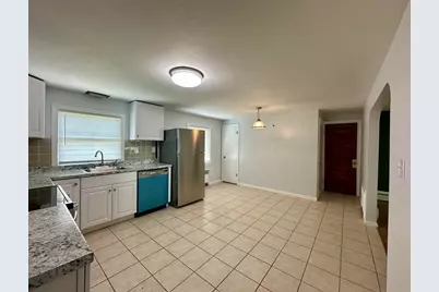 137 Carroll St, Springfield, MA 01108 - Photo 4