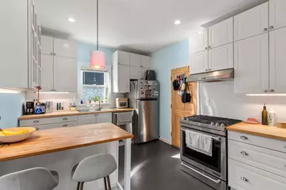 32 Richardson St, Somerville, MA 02145 - Photo 1