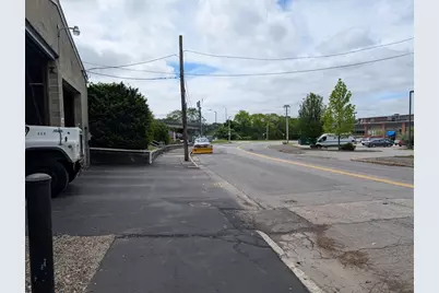 142 W Boylston Dr, Worcester, MA 01606 - Photo 4