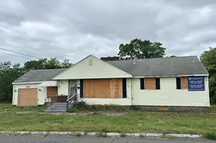 523 James St, Chicopee, MA 01020 - Photo 4