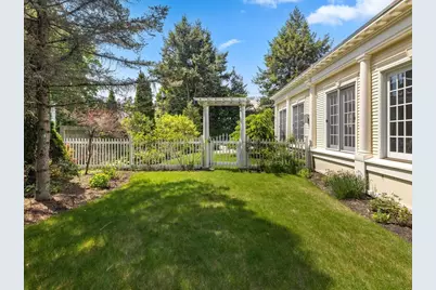 31 Lenox St, Worcester, MA 01602 - Photo 36