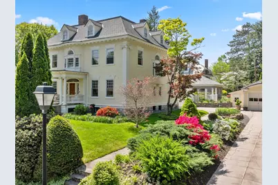 31 Lenox St, Worcester, MA 01602 - Photo 2