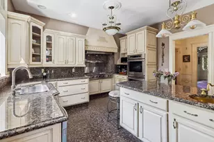 31 Lenox St, Worcester, MA 01602 - Photo 16