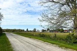 482 Smith Neck Rd, Dartmouth, MA 02748 - Photo 2