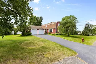 29 Saddle Dr, Bridgewater, MA 02324 - Photo 6
